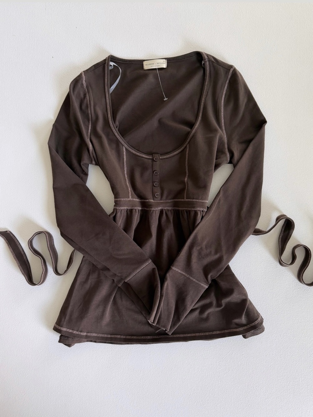 Frankie & Skylar Brown Long Sleeve Tie Back
Babydoll Top